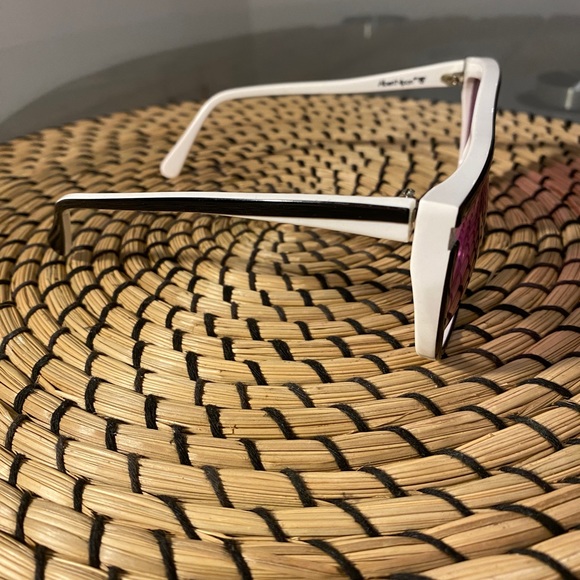 Albert Nipón Black and White Wave Vintage Sunglasses - Picture 4 of 6